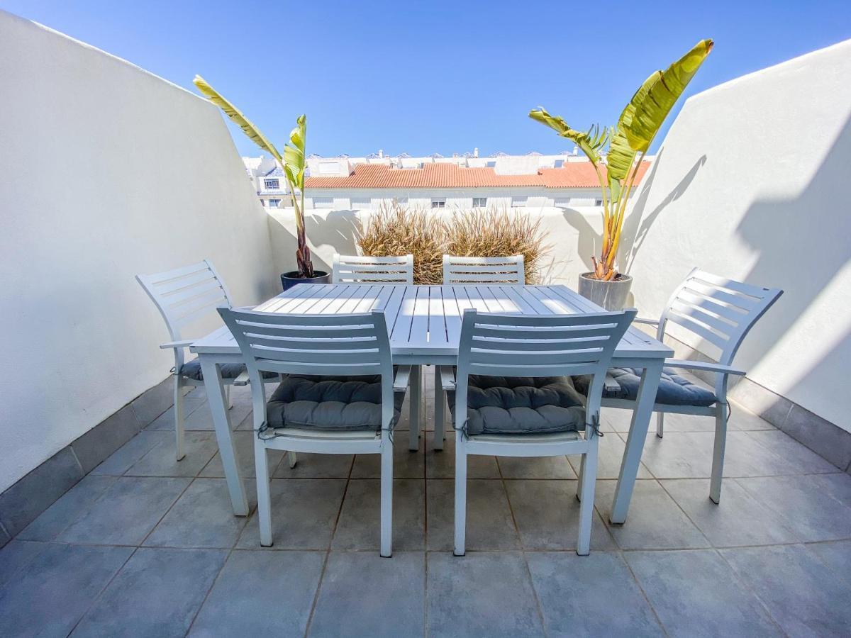 Cozy House - Pool - Parking - Family Apartment